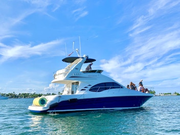 yacht charter 20 guests miami