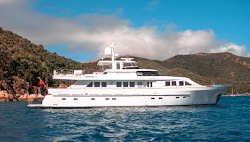 party yacht hire gold coast