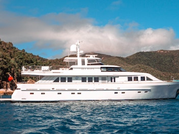 private yacht dinner sydney