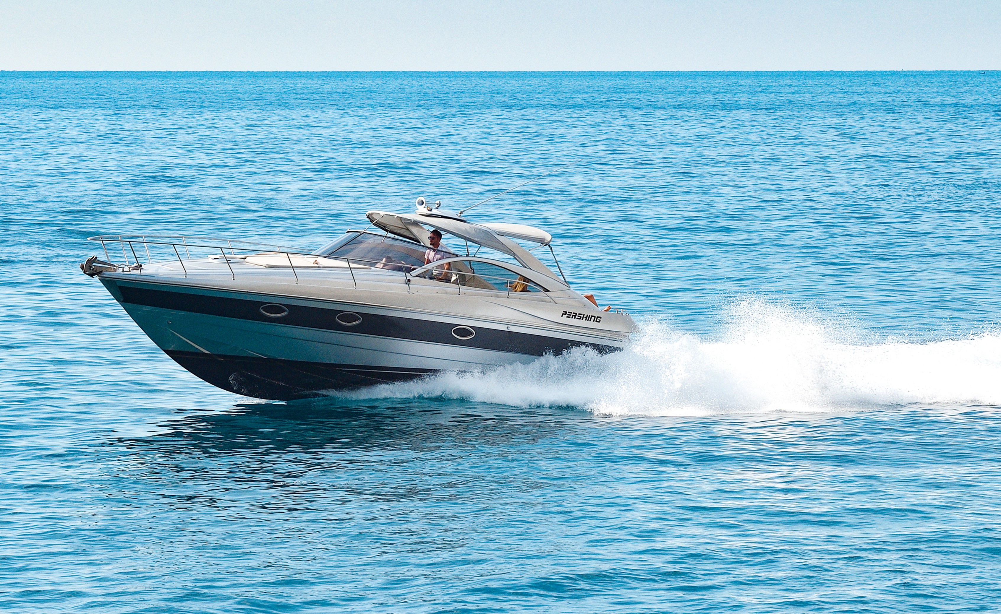 Pershing 37