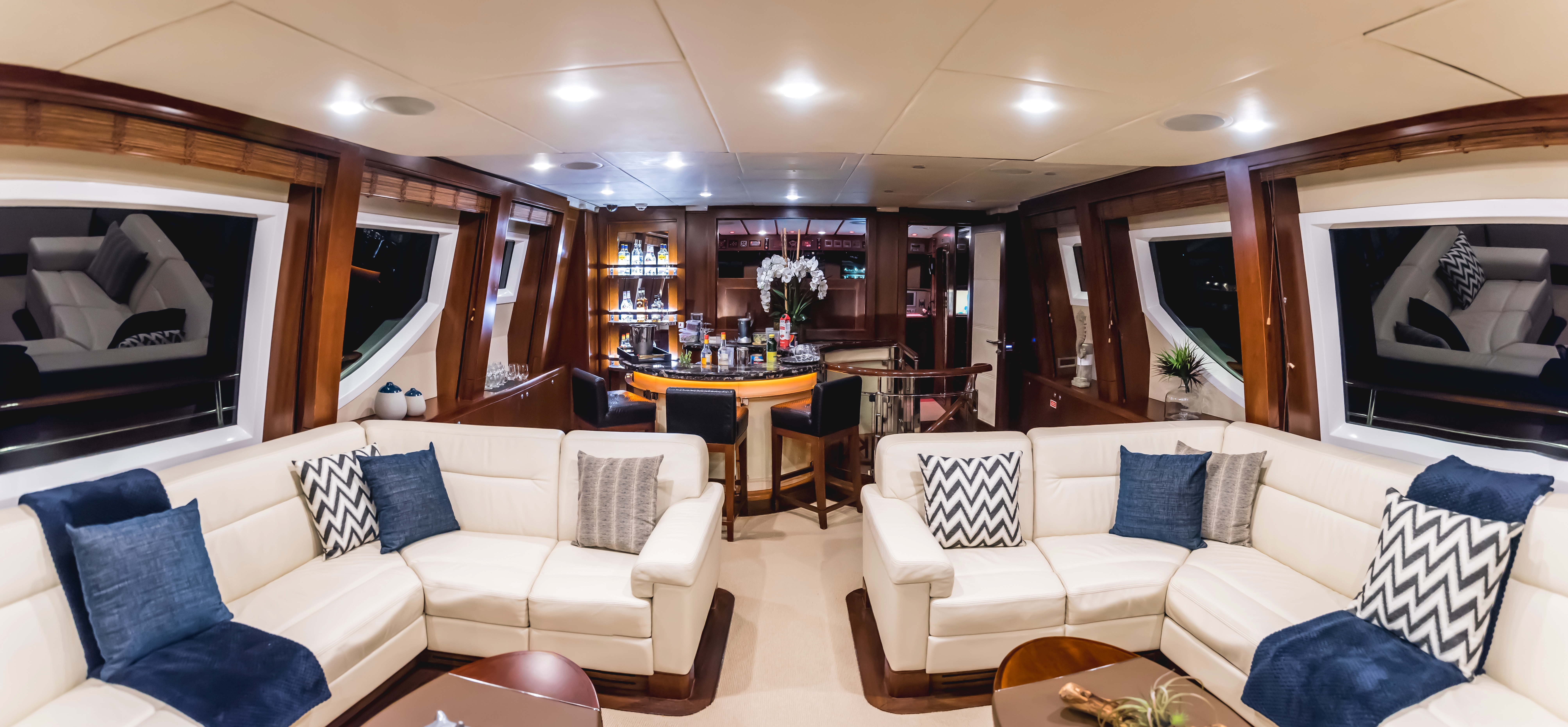 MASTEKA 2 Upper Salon Bar